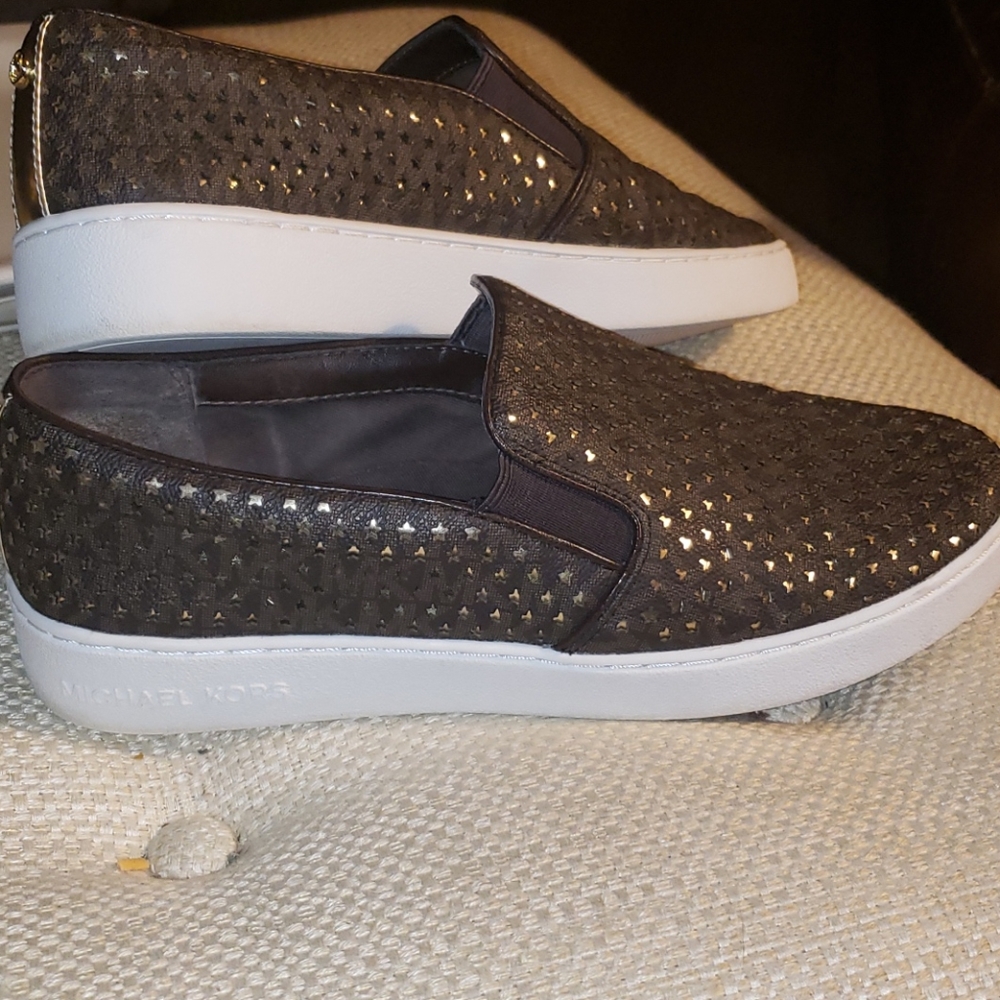 MICHAEL KORS 💫 Loafers Slip Ons Brown & Gold Monogram & Punched Stars Size 7.5